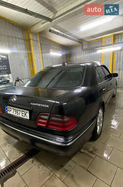 Седан Mercedes-Benz E-Class 2001 в 