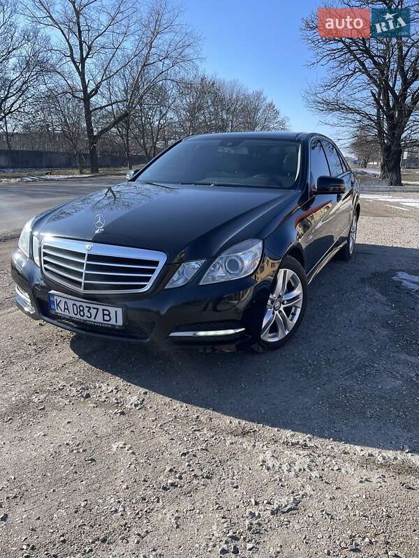 Седан Mercedes-Benz E-Class 2010 в Первомайську