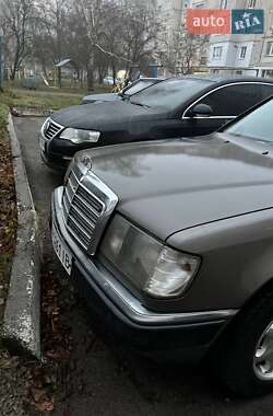 Седан Mercedes-Benz E-Class 1988 в 