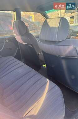 Седан Mercedes-Benz E-Class 1988 в 