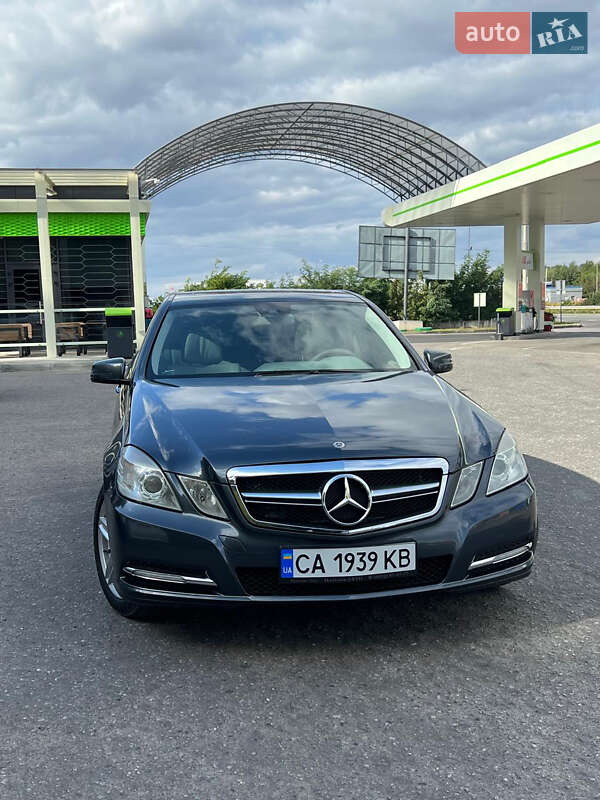 Седан Mercedes-Benz E-Class 2012 в 