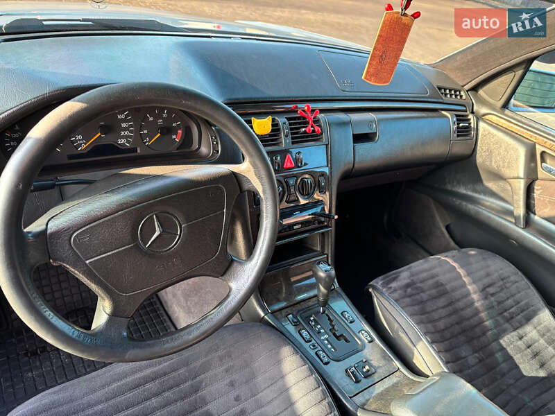 Седан Mercedes-Benz E-Class 1997 в Любешове
