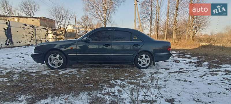 Седан Mercedes-Benz E-Class 1996 в Прилуках