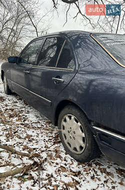 Седан Mercedes-Benz E-Class 1997 в Києві