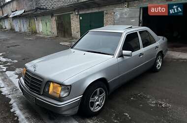 Седан Mercedes-Benz E-Class 1995 в Киеве