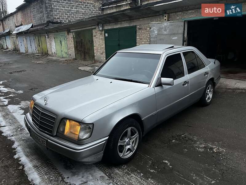 Mercedes-Benz E-Class 1995