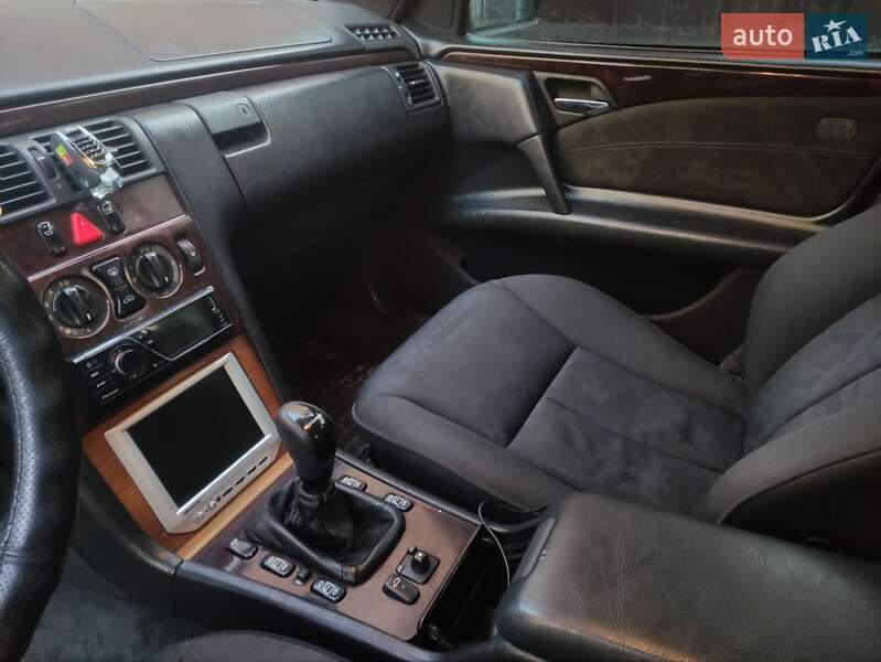 Седан Mercedes-Benz E-Class 1997 в Самборе