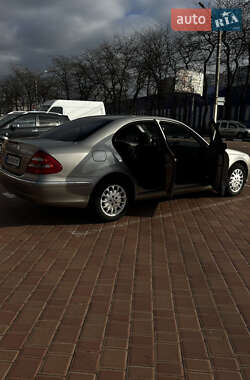 Седан Mercedes-Benz E-Class 2004 в 