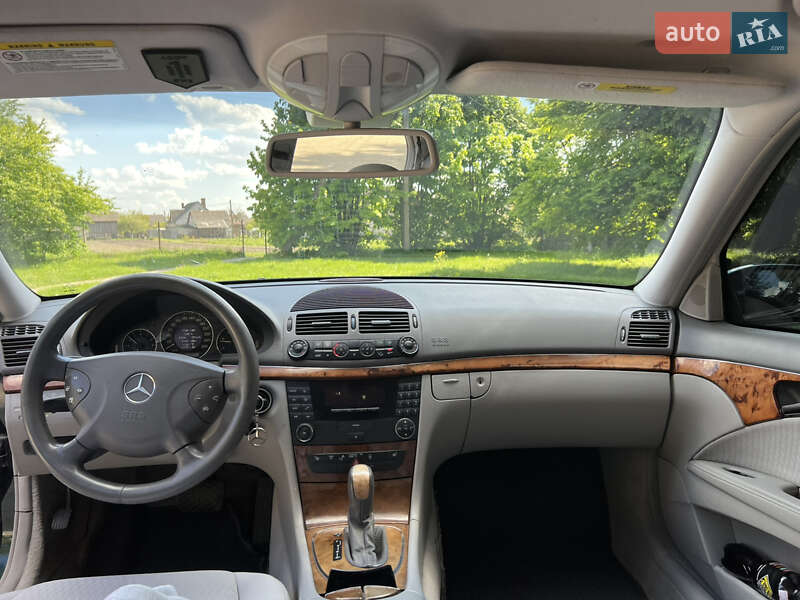 Седан Mercedes-Benz E-Class 2003 в Луцке