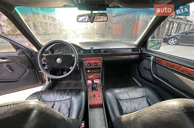 Седан Mercedes-Benz E-Class 1990 в 