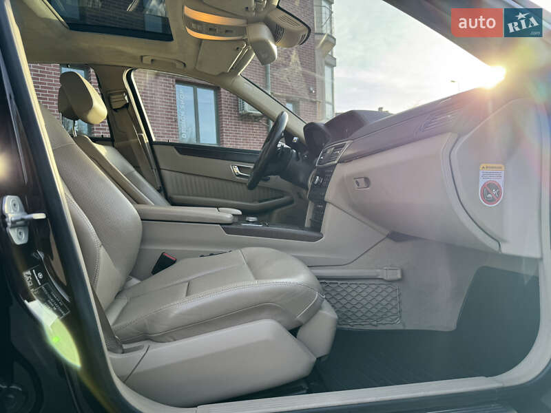 Седан Mercedes-Benz E-Class 2010 в Львове