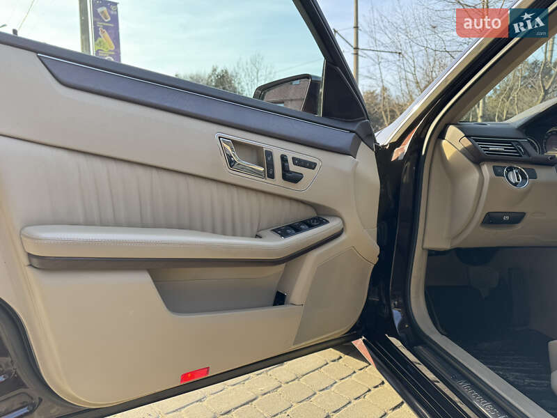 Седан Mercedes-Benz E-Class 2010 в Львове
