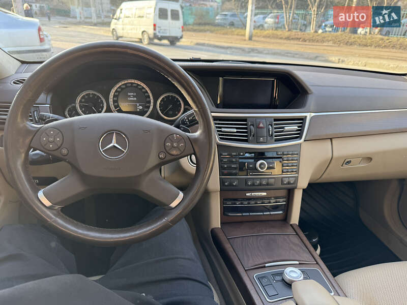 Седан Mercedes-Benz E-Class 2010 в Львове