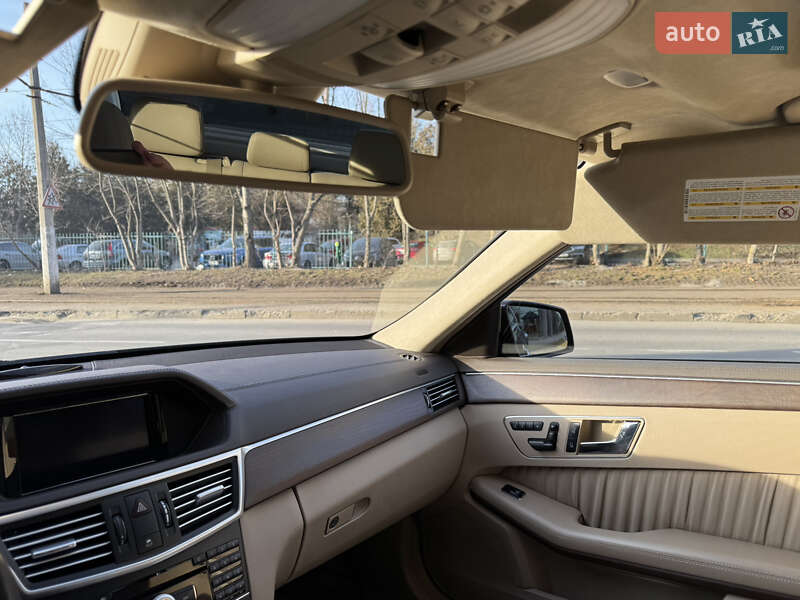 Седан Mercedes-Benz E-Class 2010 в Львове