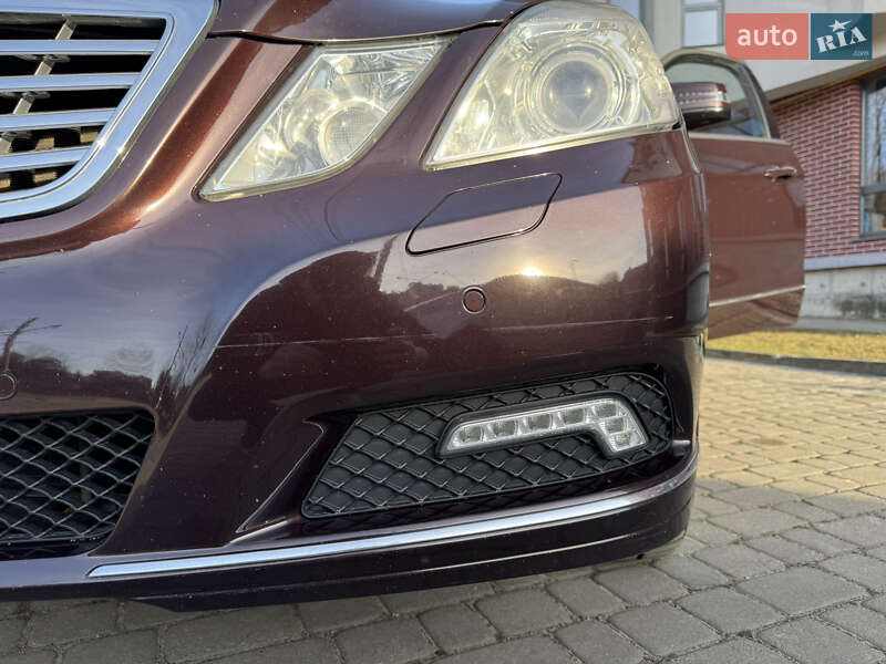 Седан Mercedes-Benz E-Class 2010 в Львове