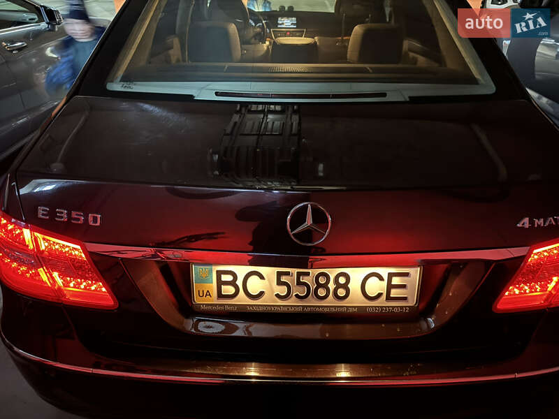 Седан Mercedes-Benz E-Class 2010 в Львове