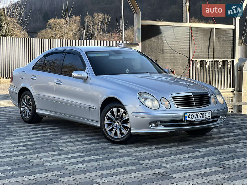 Седан Mercedes-Benz E-Class 2002 в Сваляве