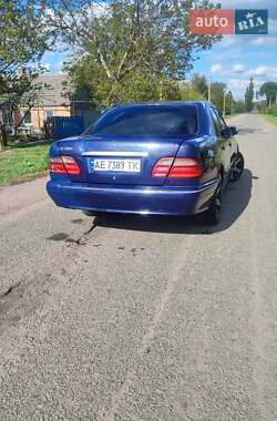 Седан Mercedes-Benz E-Class 2000 в 