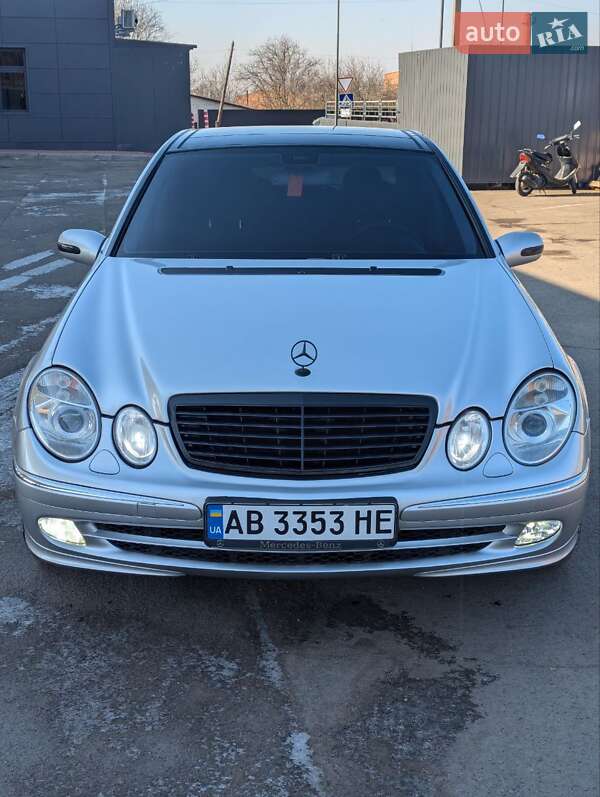 Седан Mercedes-Benz E-Class 2004 в Бершаді