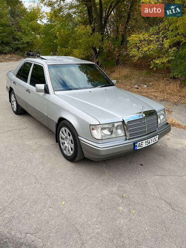 Седан Mercedes-Benz E-Class 1989 в Днепре