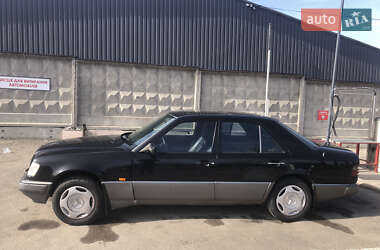Седан Mercedes-Benz E-Class 1988 в 