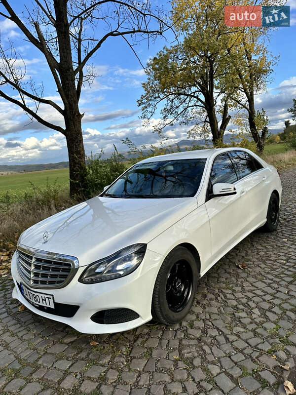 Седан Mercedes-Benz E-Class 2015 в Іршаві