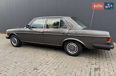 Седан Mercedes-Benz E-Class 1986 в 
