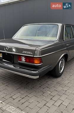 Седан Mercedes-Benz E-Class 1986 в 