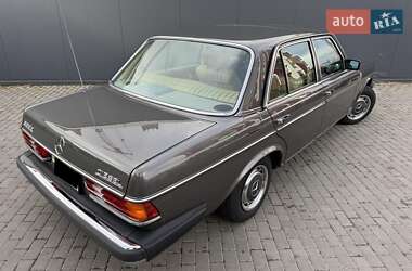 Седан Mercedes-Benz E-Class 1986 в 