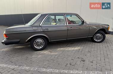 Седан Mercedes-Benz E-Class 1986 в 