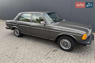 Седан Mercedes-Benz E-Class 1986 в 
