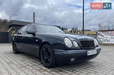 Седан Mercedes-Benz E-Class 1997 в Иршаве