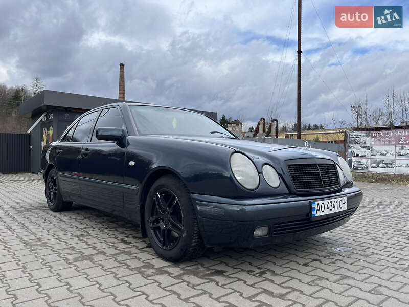 Седан Mercedes-Benz E-Class 1997 в Іршаві