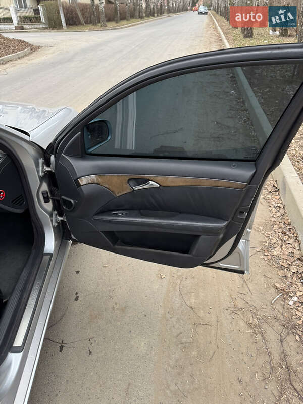 Седан Mercedes-Benz E-Class 2002 в Черновцах