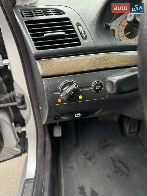Седан Mercedes-Benz E-Class 2002 в Черновцах