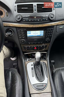 Седан Mercedes-Benz E-Class 2002 в 