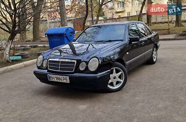 Седан Mercedes-Benz E-Class 1996 в Одессе