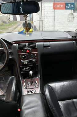 Седан Mercedes-Benz E-Class 2000 в 