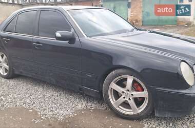 Седан Mercedes-Benz E-Class 2001 в 