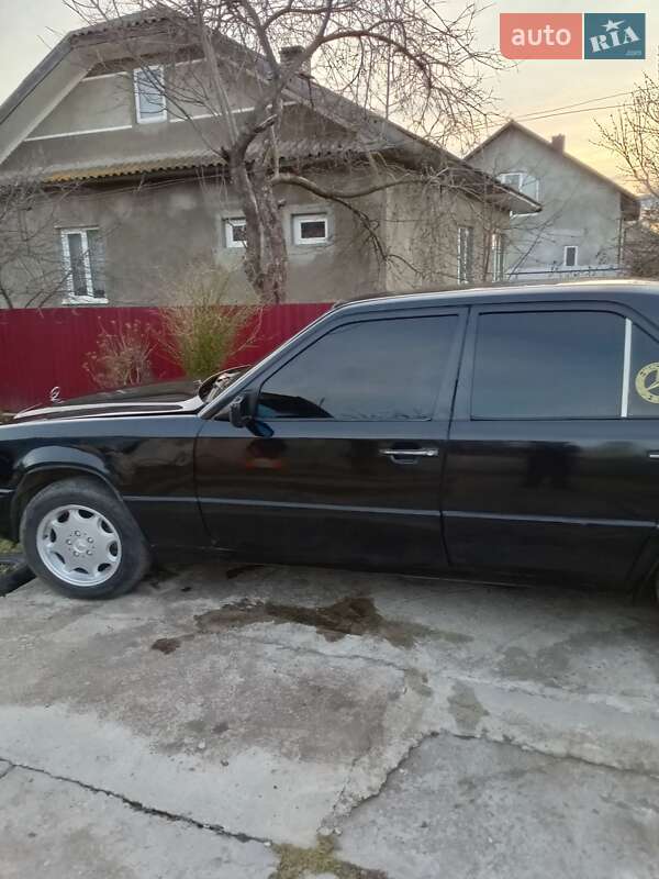 Седан Mercedes-Benz E-Class 1989 в Вашковцах