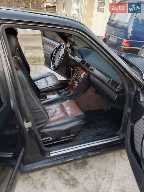 Седан Mercedes-Benz E-Class 1989 в Вашковцах