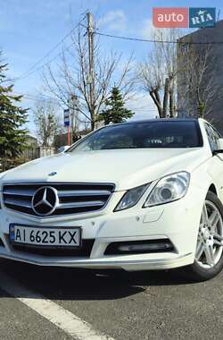 Купе Mercedes-Benz E-Class 2011 в 