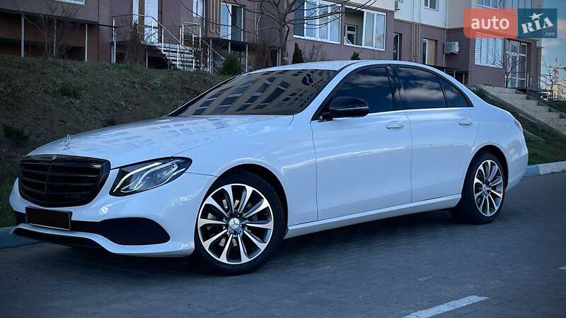 Седан Mercedes-Benz E-Class 2016 в Южному
