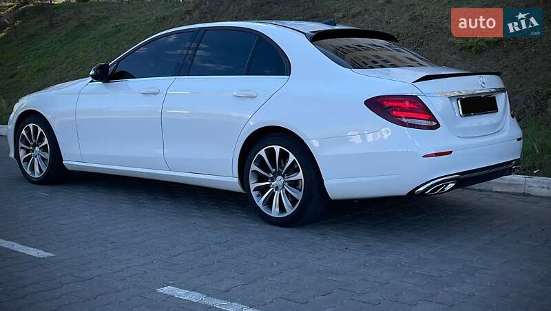 Седан Mercedes-Benz E-Class 2016 в Южному