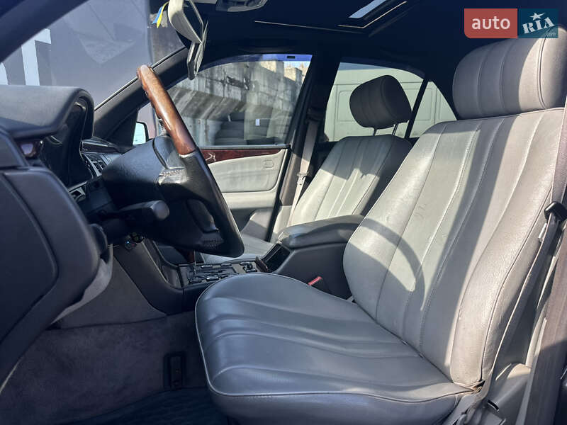 Седан Mercedes-Benz E-Class 1997 в Львові