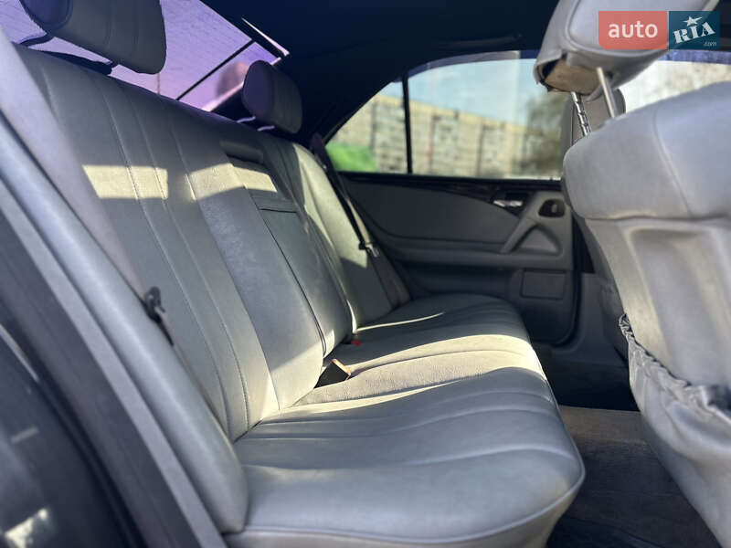 Седан Mercedes-Benz E-Class 1997 в Львові