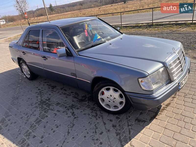 Седан Mercedes-Benz E-Class 1992 в Рава-Русской