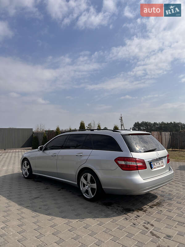 Універсал Mercedes-Benz E-Class 2011 в Сарнах