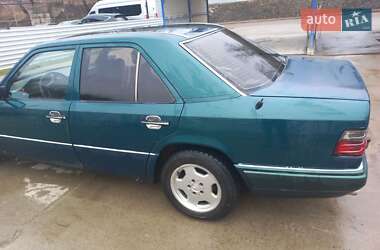 Седан Mercedes-Benz E-Class 1995 в 
