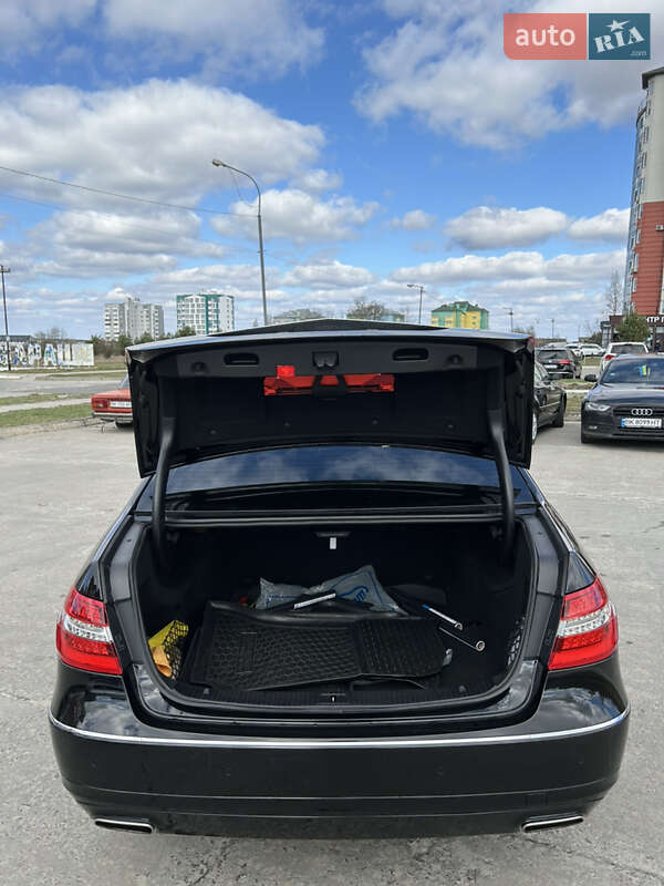 Седан Mercedes-Benz E-Class 2012 в Вараші
